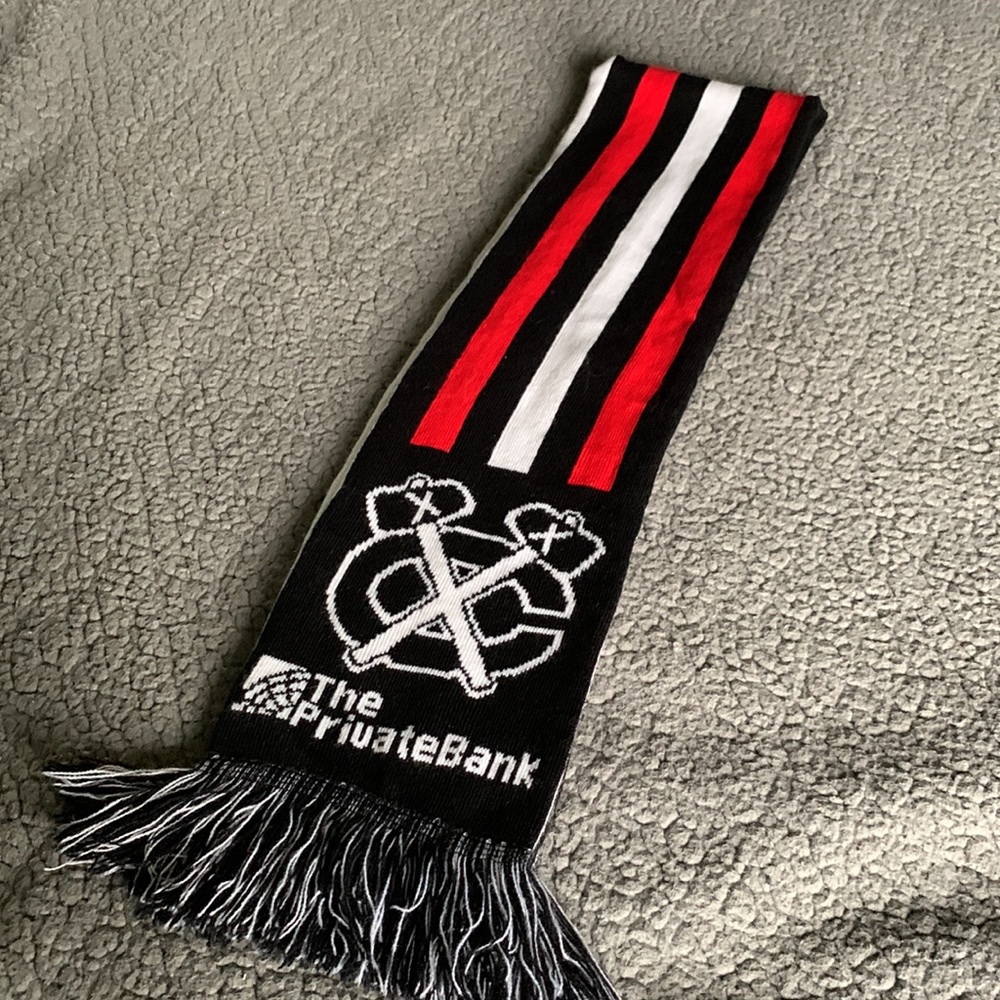 BLACKHAWKS SCARF - Picture 7 of 8